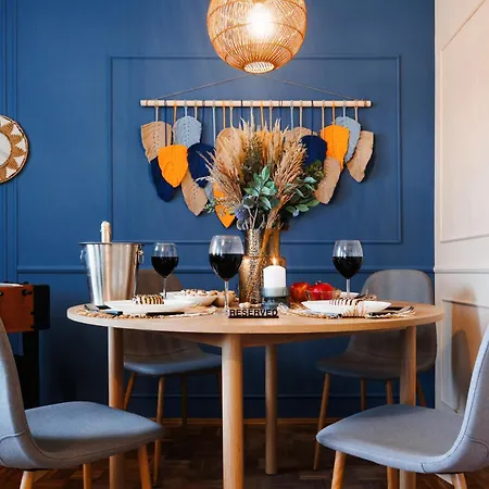 Indigo Spirit With Terrace & Foosball Old Town Apartment *