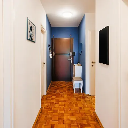 Indigo Spirit With Terrace & Foosball Old Town Apartment *